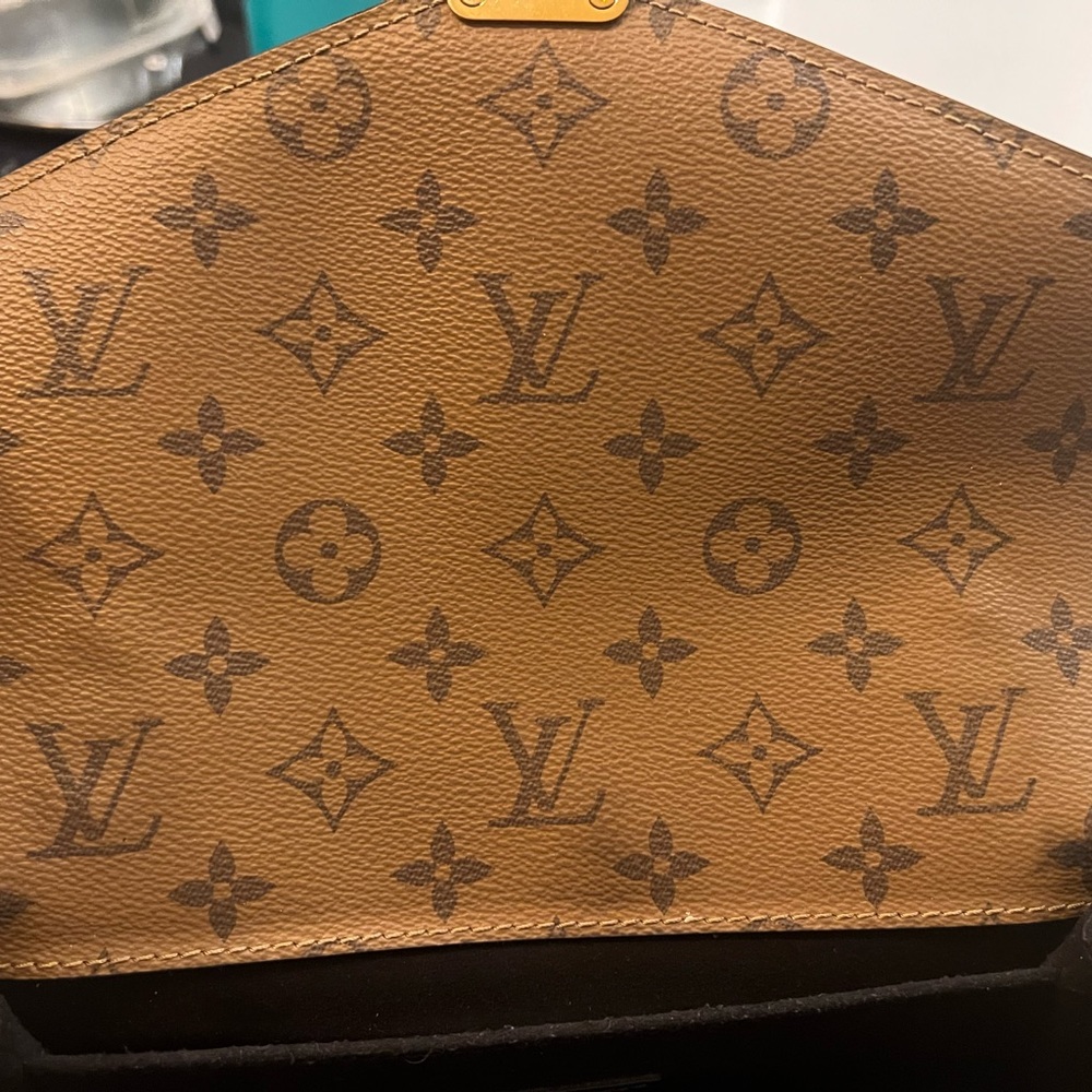 Lv crossbody with strap - Picture 5 of 6